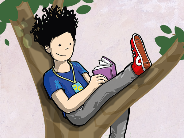 Julius sitzt in einem Baum und liest ein Buch
